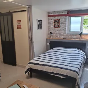 Au Calme Proche D'un Petit Bois Dans Apartamento